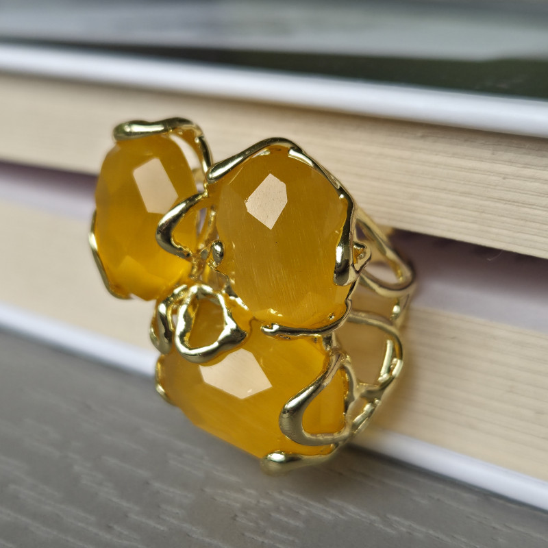 Cat's eye ring